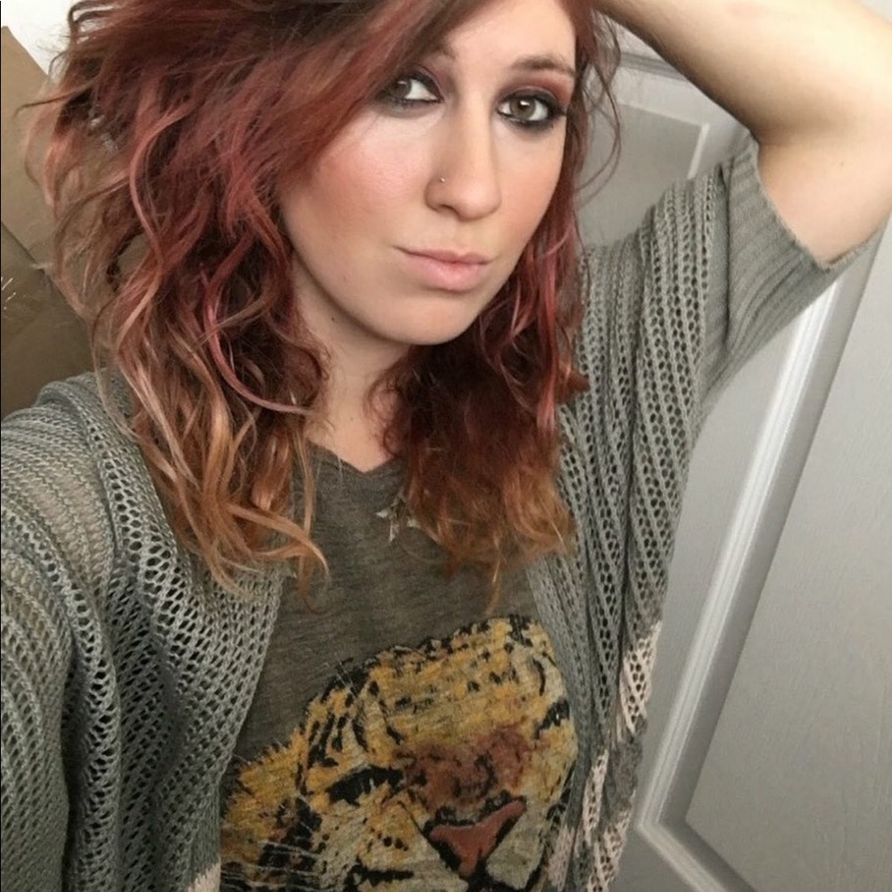 Buckle lightweight sweater